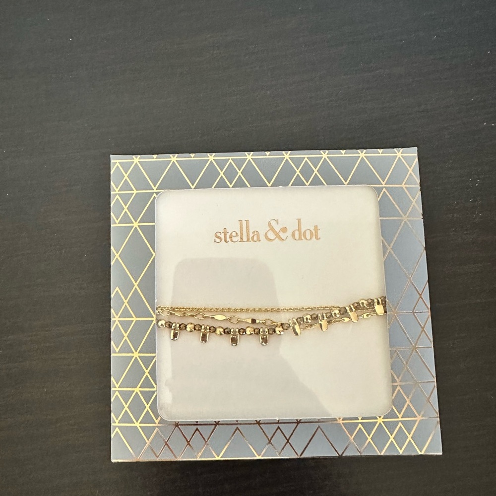 Stella & Dot Gold “delicate petal bracelet” NWT